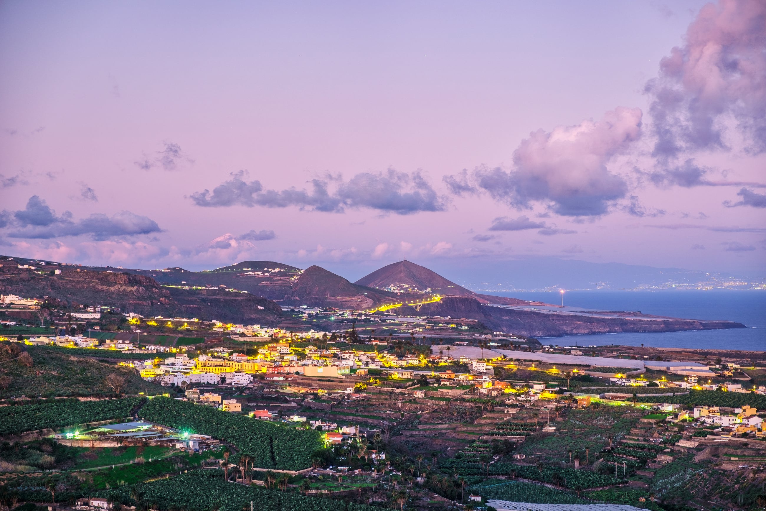 Amanecer con el Teide nevado desde Montaña de Arucas