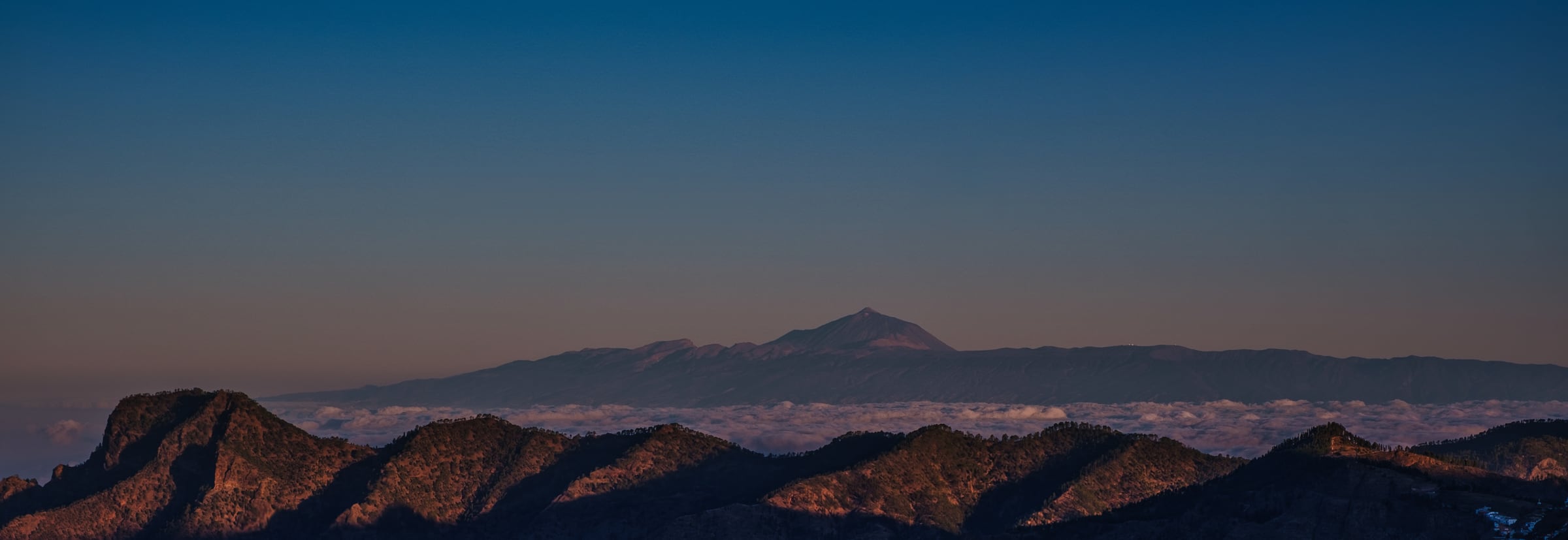 Amanecer con vistas al Teide desde Gran Canaria