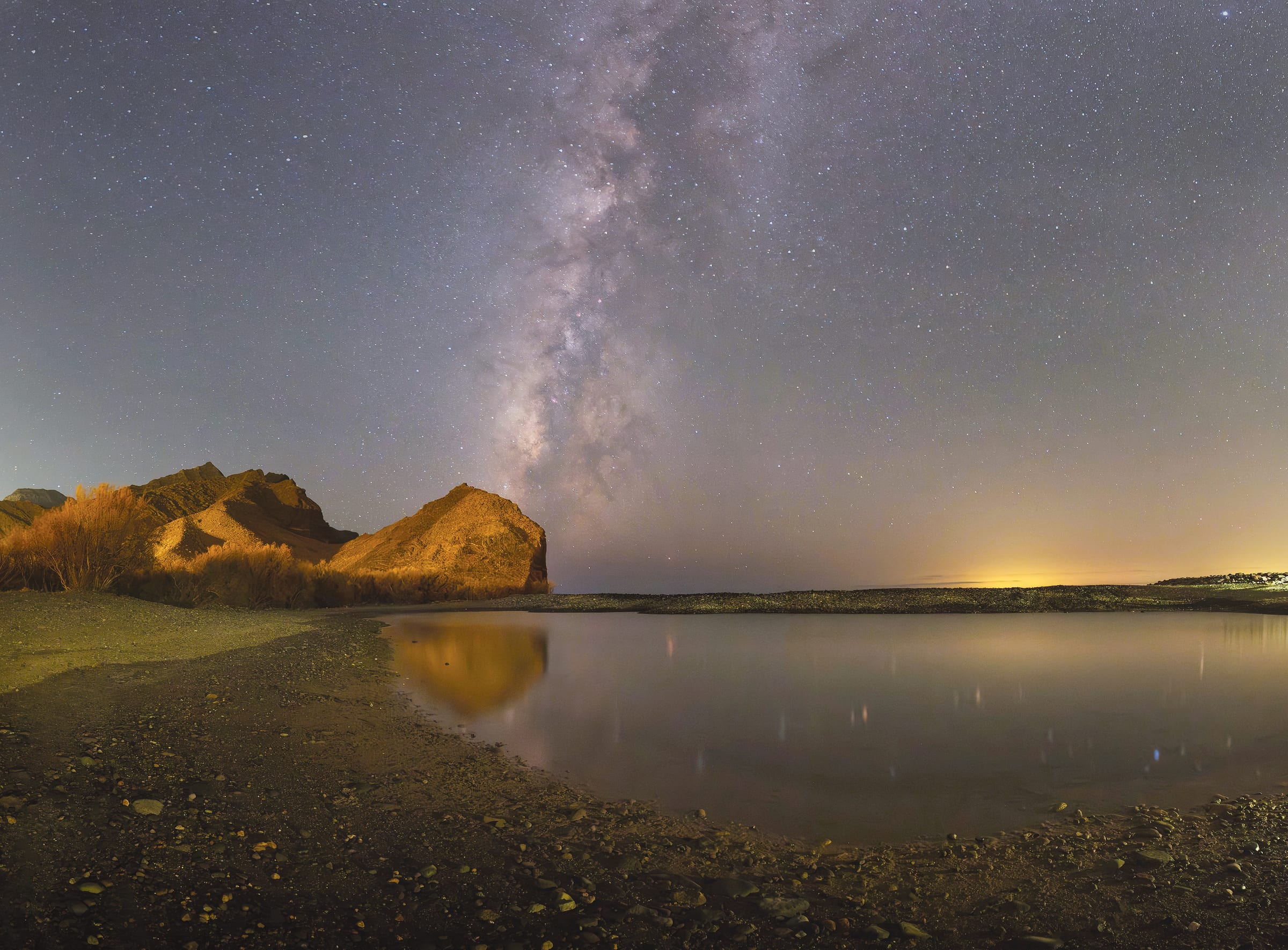Reflejos de la Vía Láctea sobre el Charco de San Nicolás