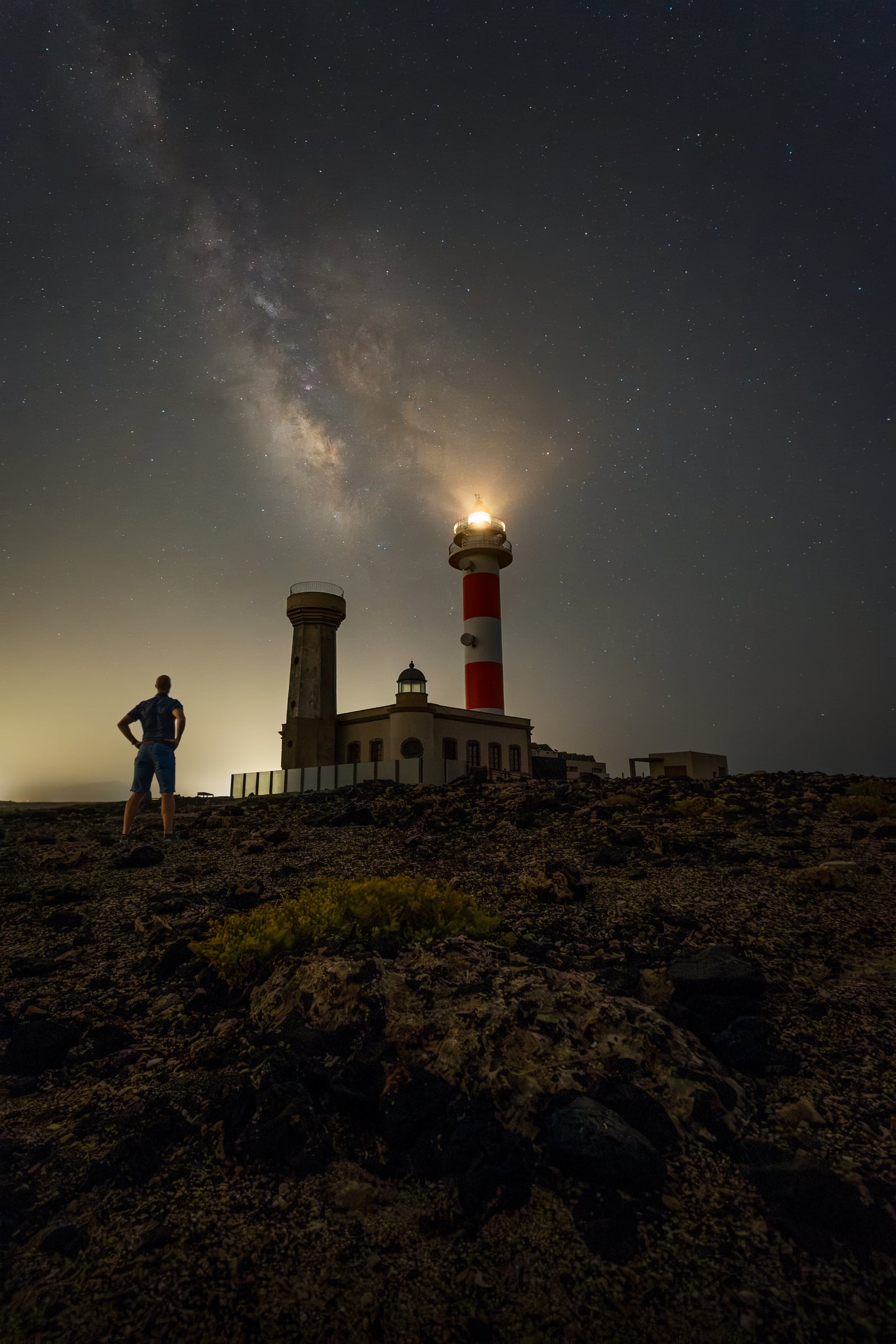 Vía Láctea sobre el Faro del Tostón