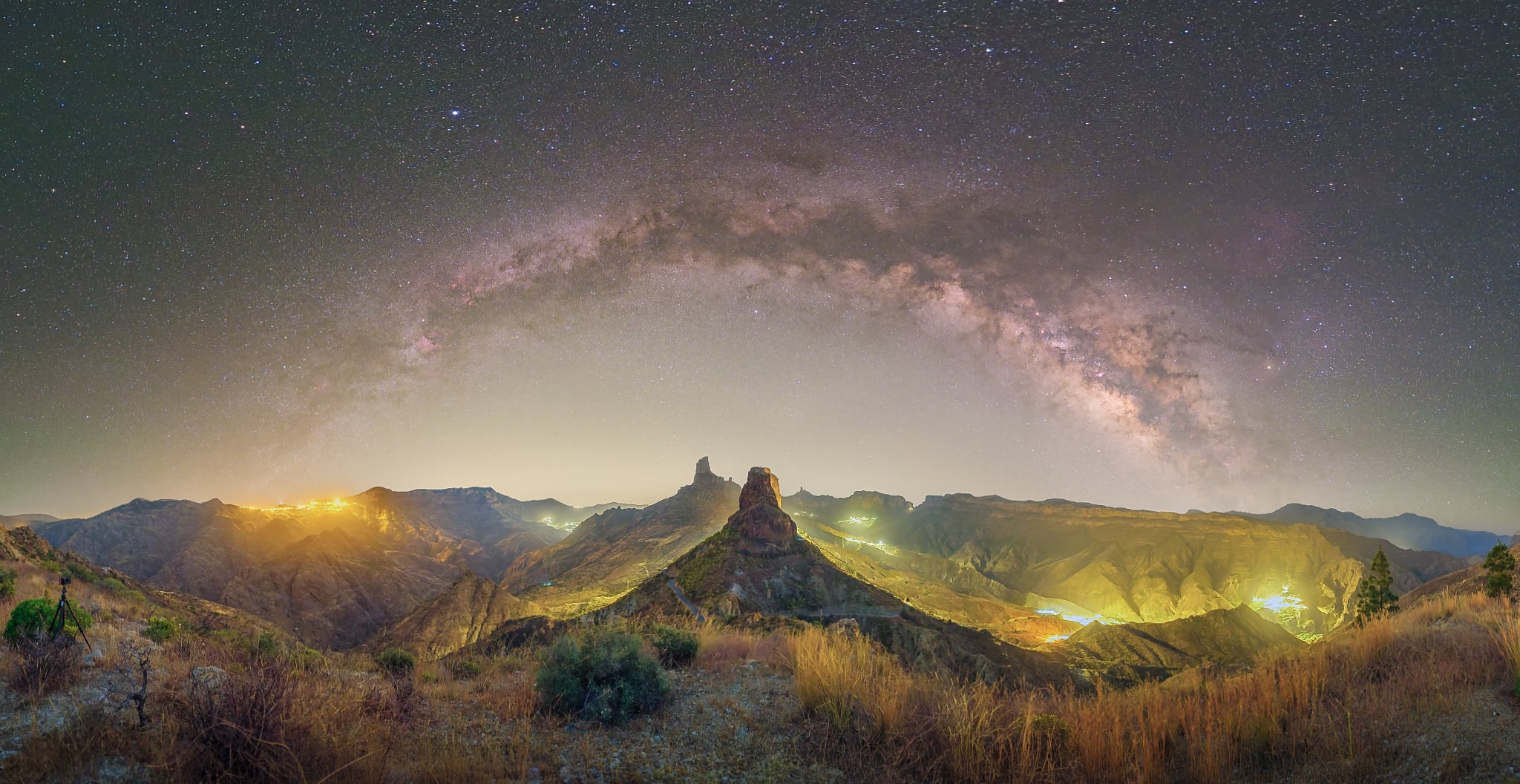 Arco de la Vía Láctea sobre las Montañas Sagradas de Gran Canaria