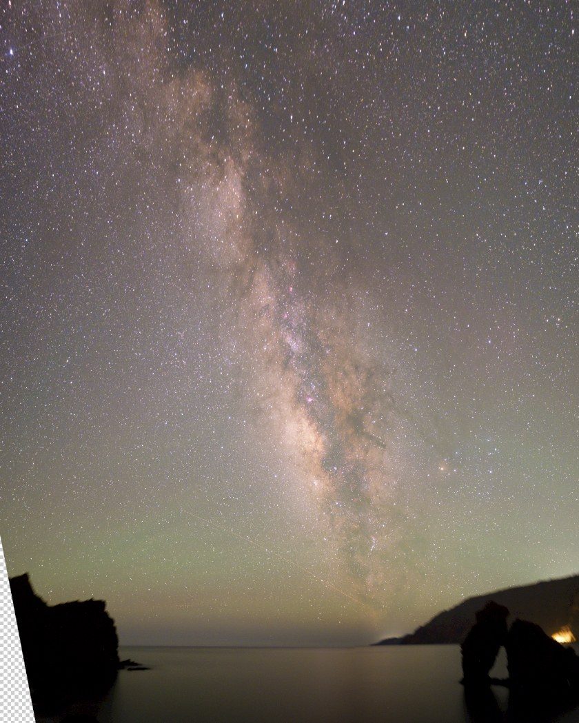 Panorámica de la Vía Láctea sobre el Roque de la Bonanza, en El Hierro, recién apilada y ensamblada, antes de trabajarla en Photoshop