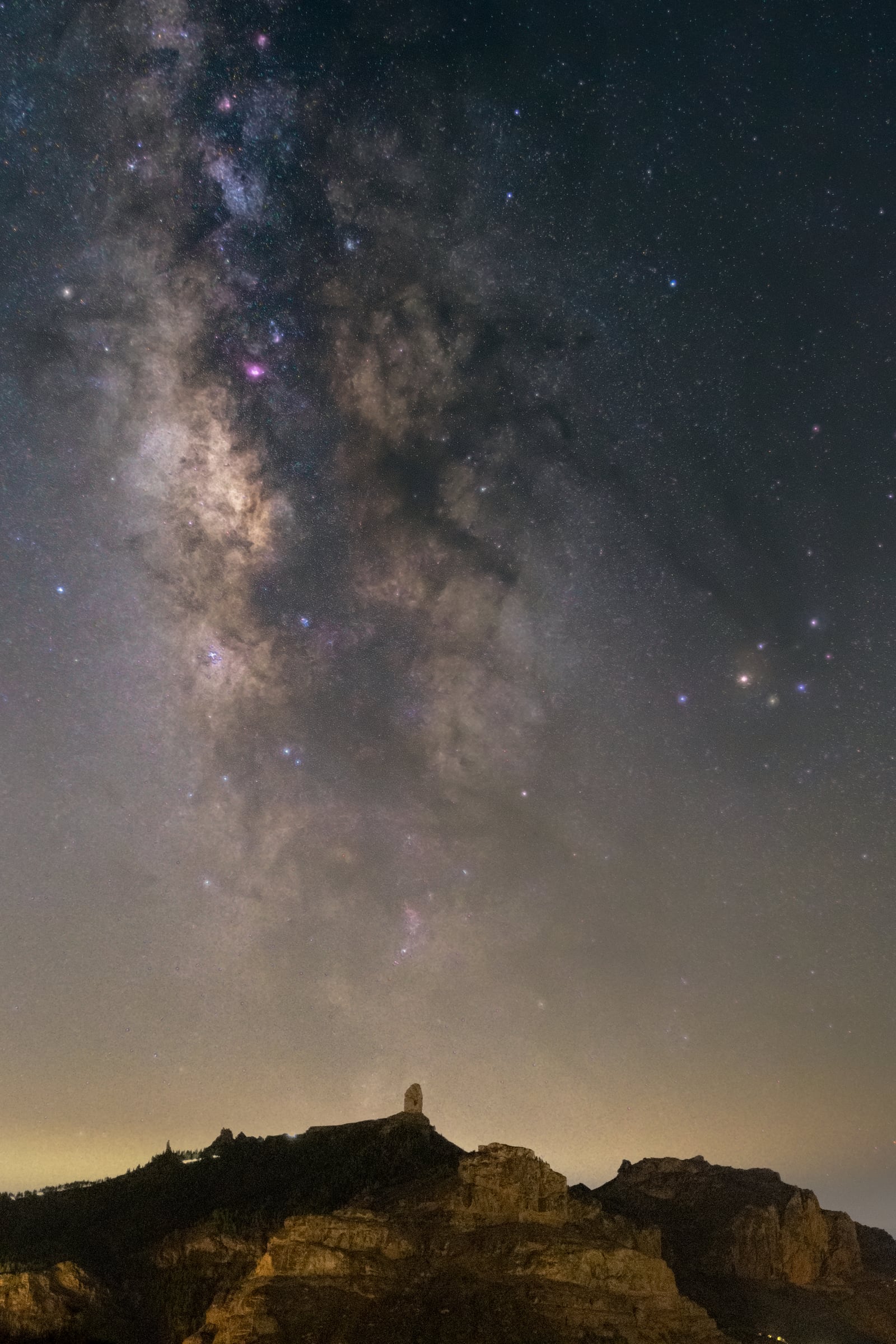 El Roque Nublo bajo la Vía Láctea